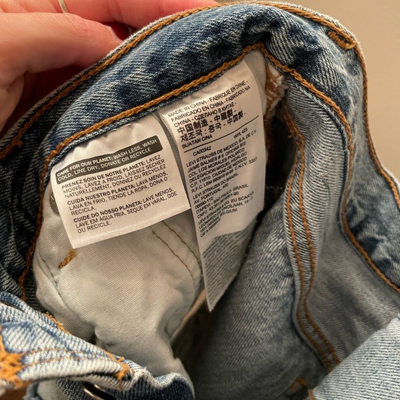 Levi’s Denim Shorts - Picture 2 of 6